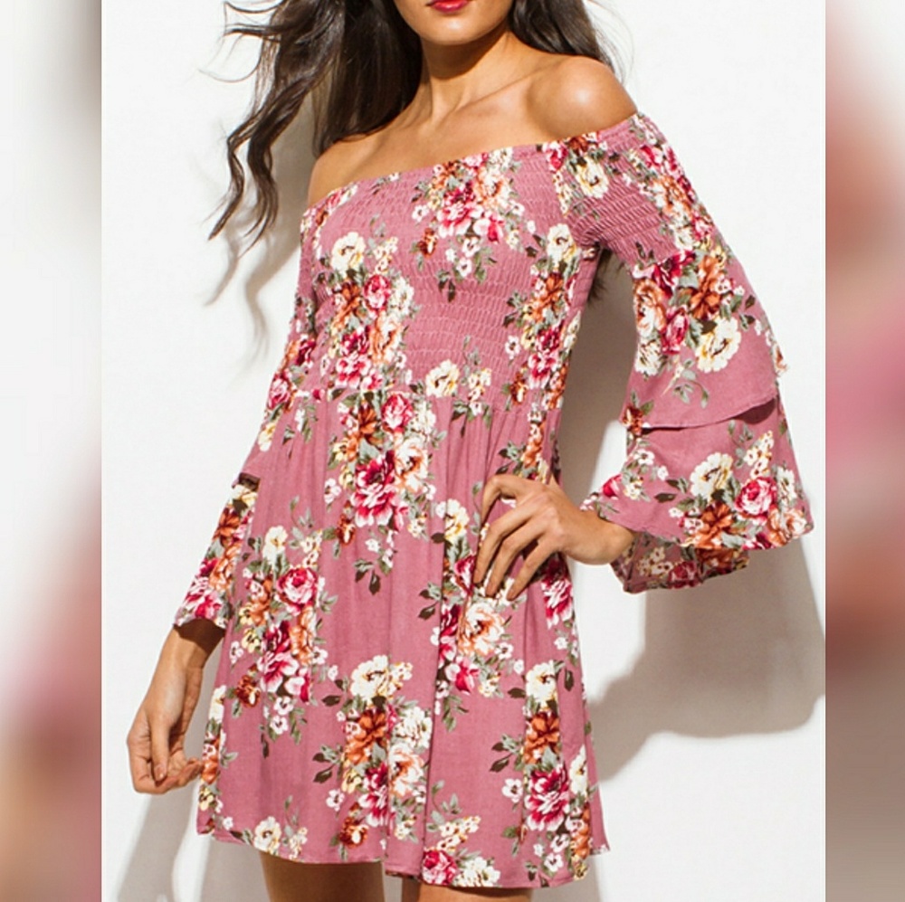 📣LAST ONE!📣🌿BELL SLEEVED DRESS🌿 - Picture 2 of 8